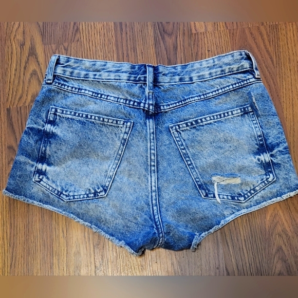 Women's Divided Jean Shorts Size 6 Skinny Fit Regular Waist Denim Casual - Picture 3 of 3